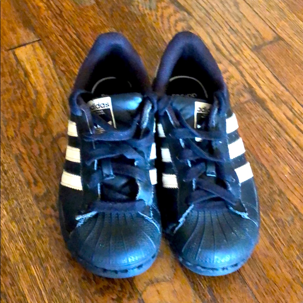 Kids adidas Superstar shell toe black sneaker